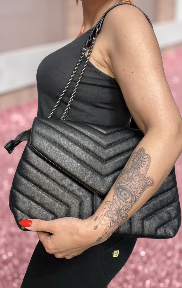 Schwarze Tasche – elegant & geräumig