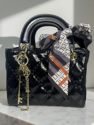 Mini-Tasche Lackoptik – schwarz